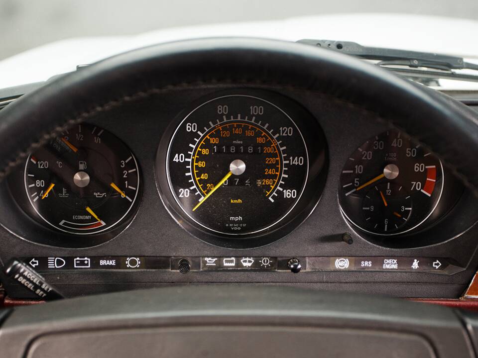 Image 36/48 of Mercedes-Benz 560 SL (1988)