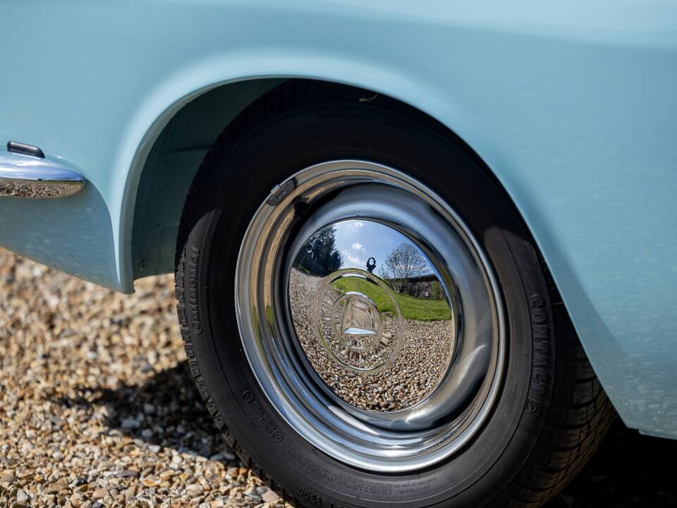 Image 31/50 of Volvo 1800 S (1964)