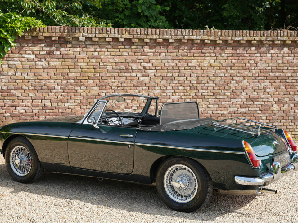 Image 13/50 of MG MGB (1969)