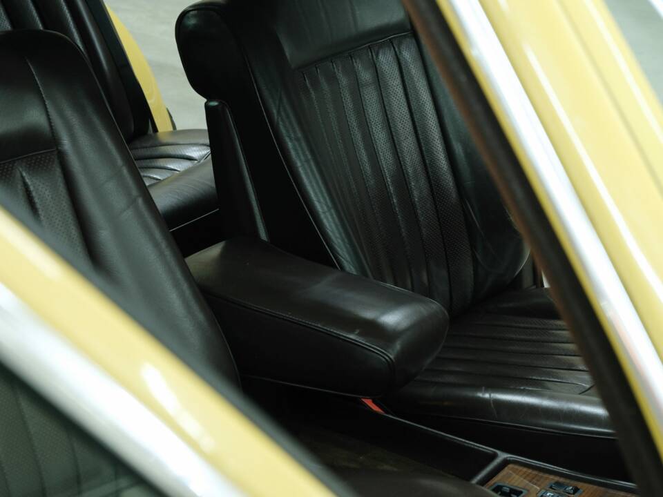 Bild 26/50 von Mercedes-Benz 380 SE (1983)