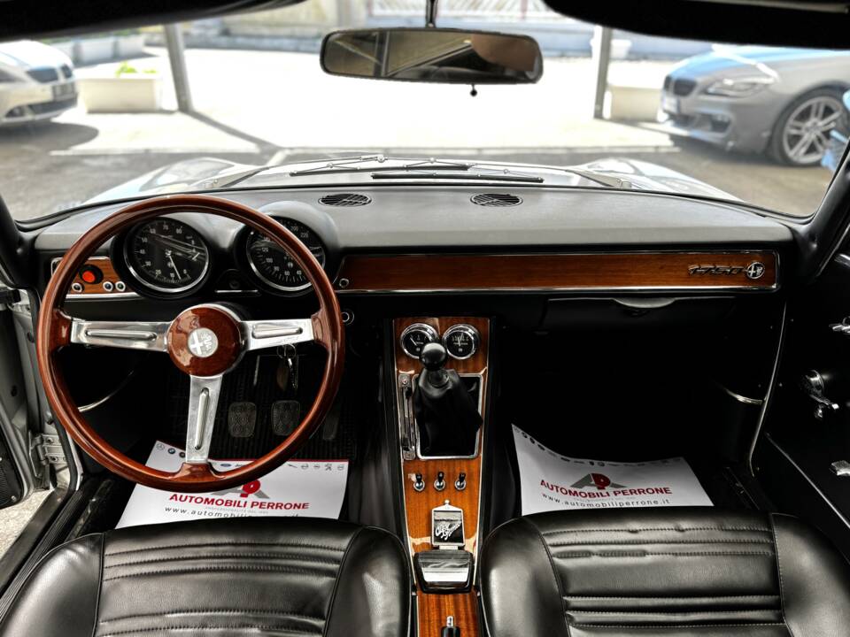 Afbeelding 17/43 van Alfa Romeo 1750 GT Veloce (1970)