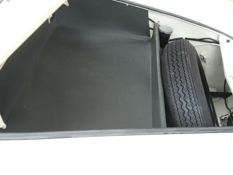 Image 48/50 of Volkswagen Karmann Ghia 1300 (1966)