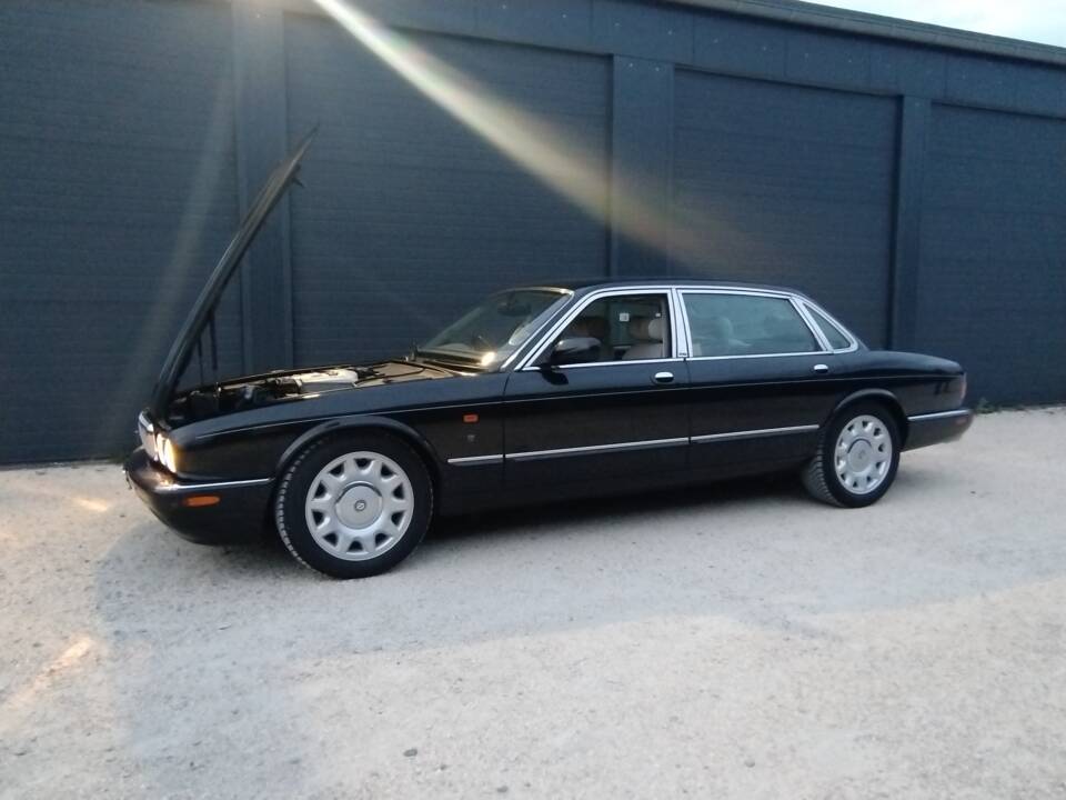 Bild 35/39 von Daimler Super V8 (1998)
