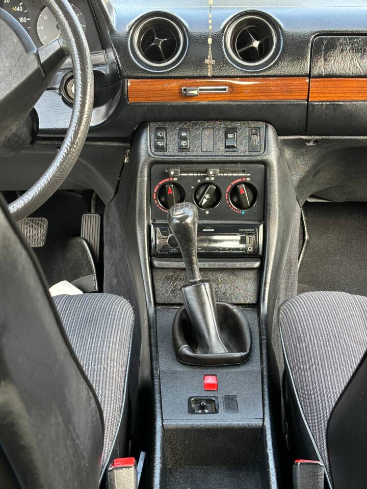 Bild 27/51 von Mercedes-Benz 230 TE (1983)