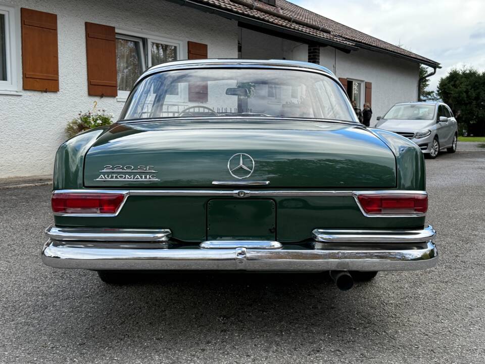 Afbeelding 6/46 van Mercedes-Benz 220 SE b (1961)