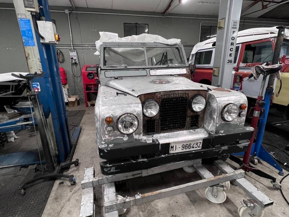 Image 14/17 of Land Rover 88 (1980)