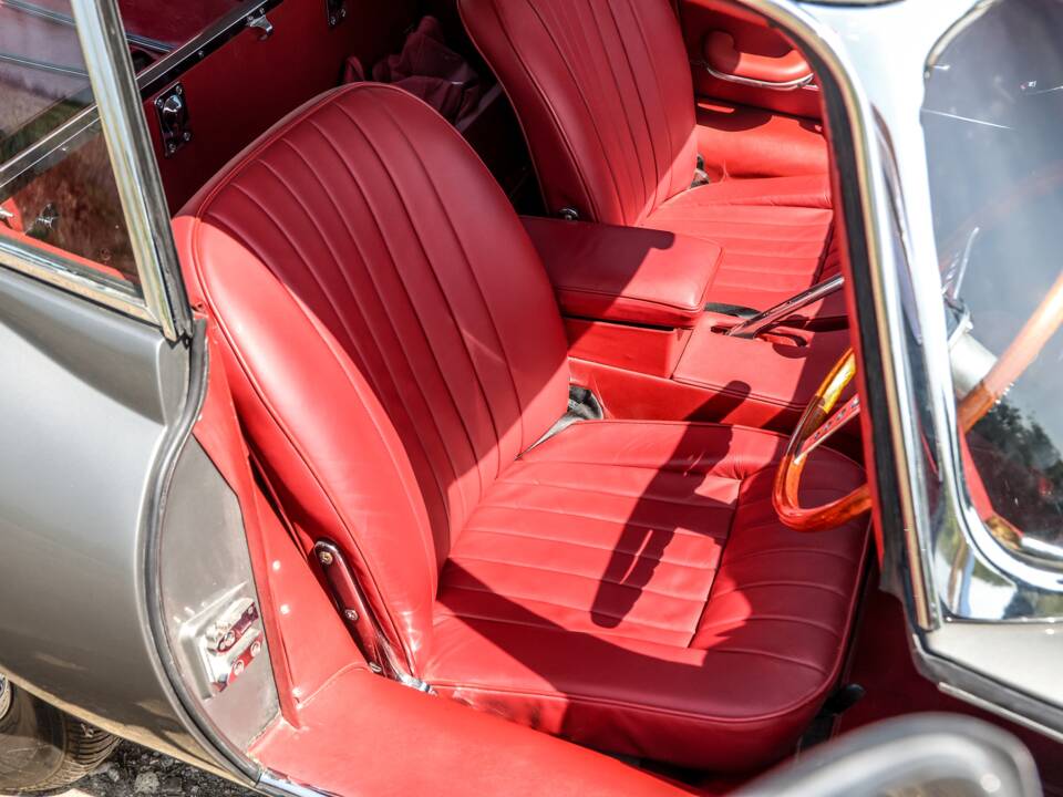Bild 34/44 von Jaguar E-Type 4.2 (1964)