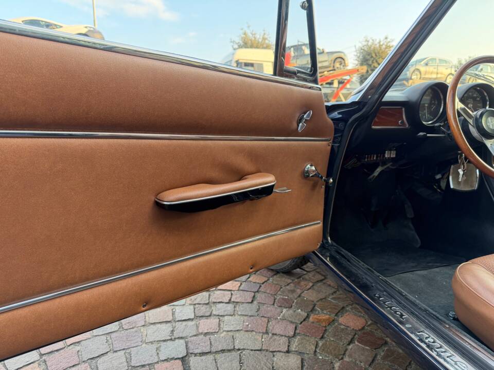 Image 14/27 of Alfa Romeo 1750 GT Veloce (1969)
