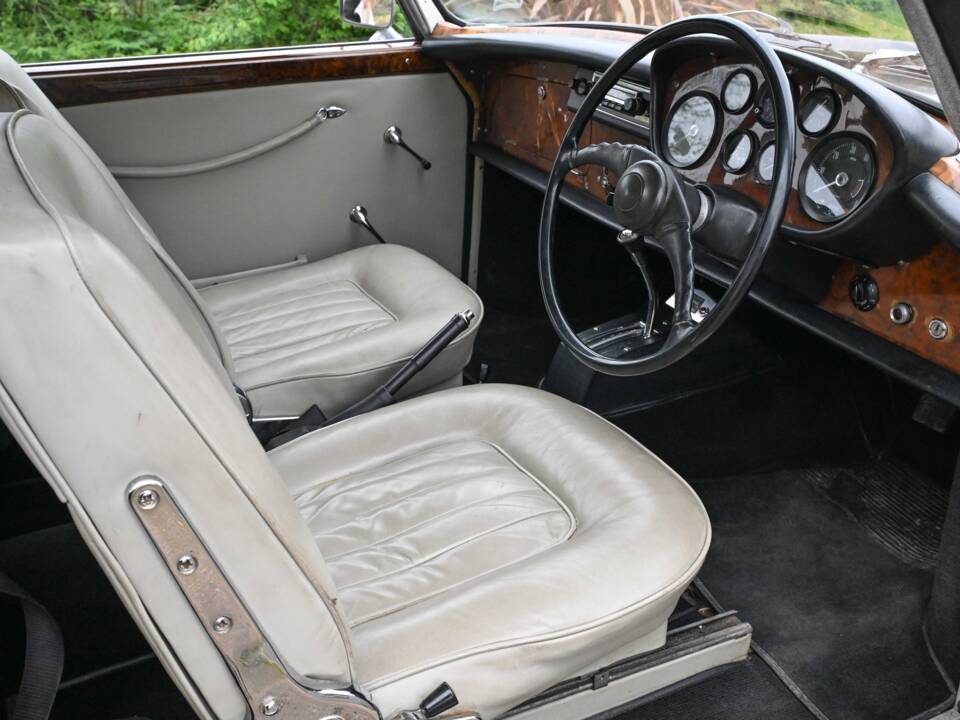Image 4/40 of Bristol 410 (1968)