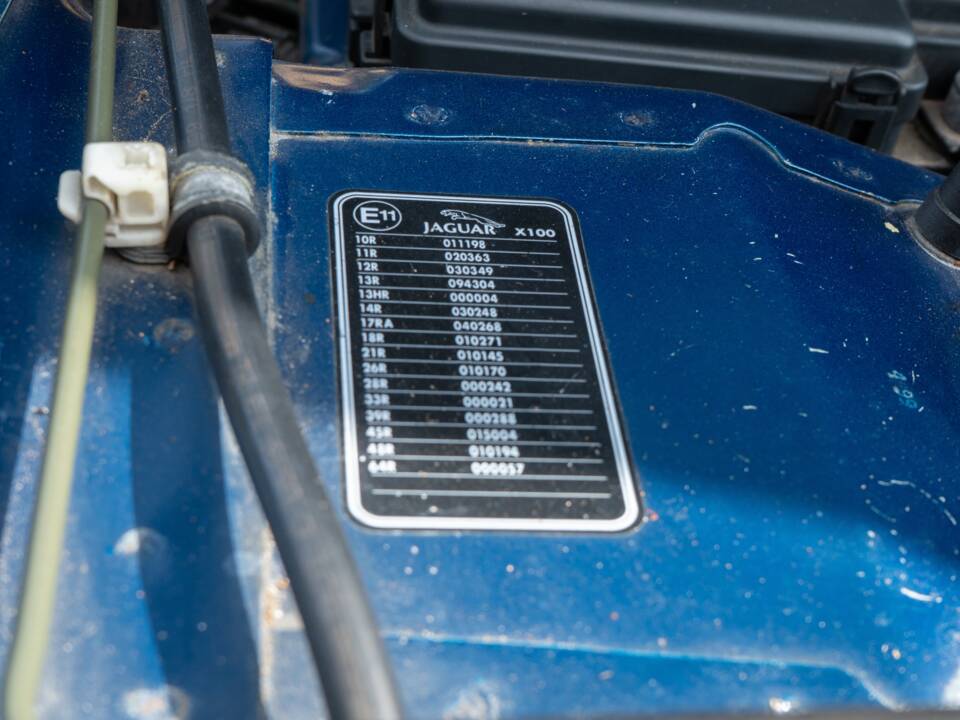 Image 37/50 of Jaguar XKR (2000)