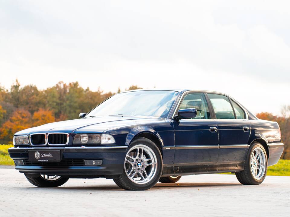 Image 3/55 of BMW 740i (1997)