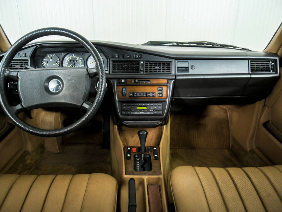 Bild 7/50 von Mercedes-Benz 190 D 2.2 (1984)