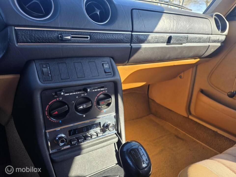 Imagen 25/50 de Mercedes-Benz 200 D (1982)