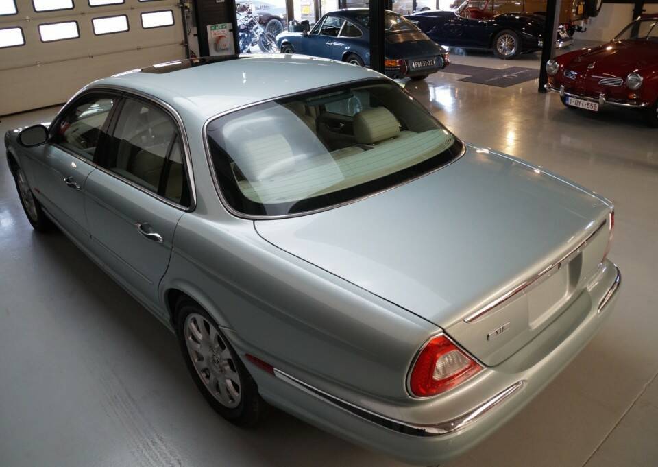 Image 44/46 of Jaguar XJ 8 4.2 (2004)