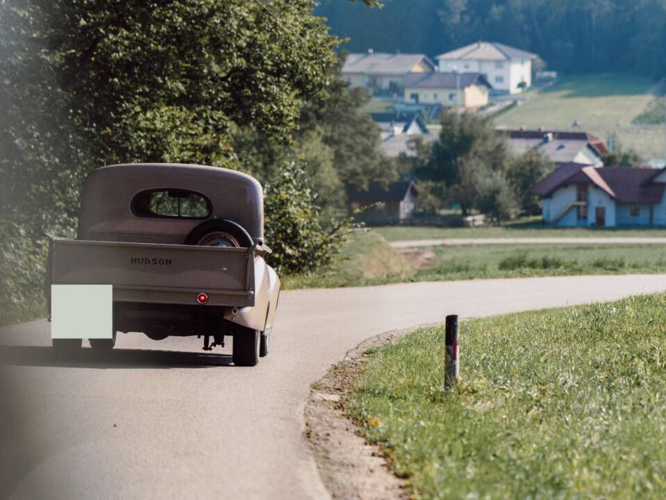 Image 3/18 of Hudson Super Six (1939)
