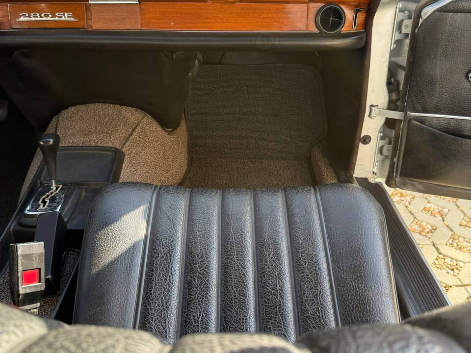 Immagine 6/27 di Mercedes-Benz 280 SE (1971)