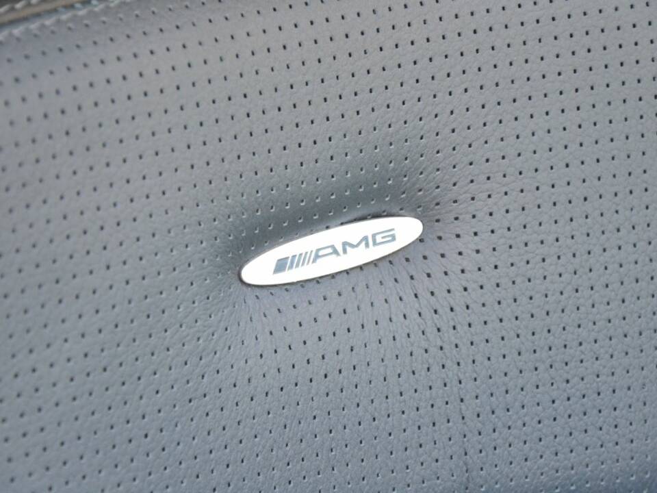 Imagen 22/100 de Mercedes-Benz E 55 AMG (2003)