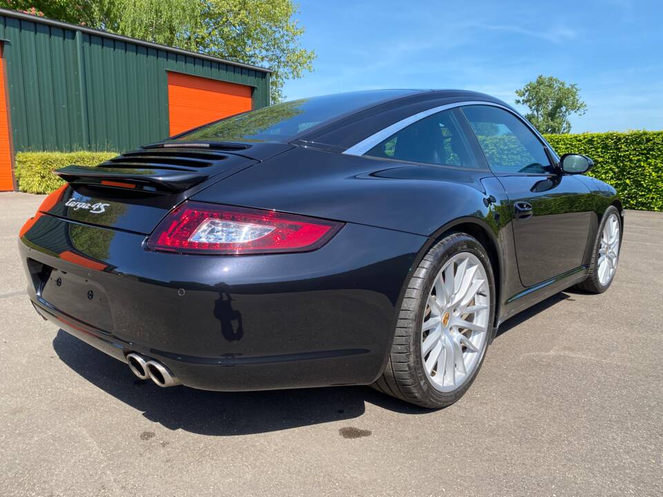 Immagine 6/19 di Porsche 911 Targa 4S (2008)