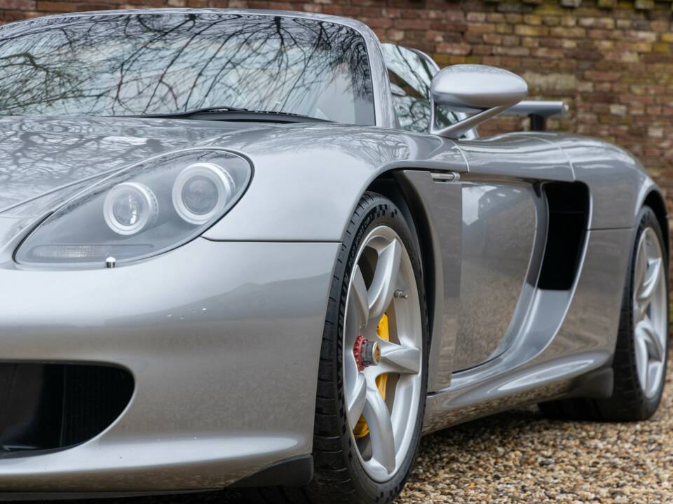 Image 30/50 de Porsche Carrera GT (2005)