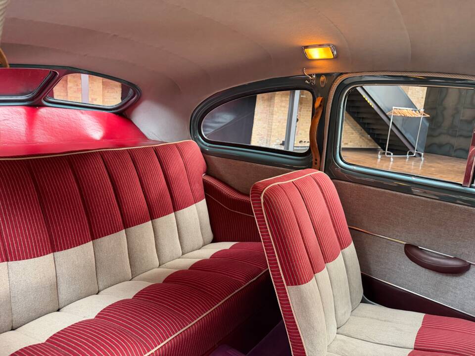 Image 26/34 of Volvo PV 444 (1951)