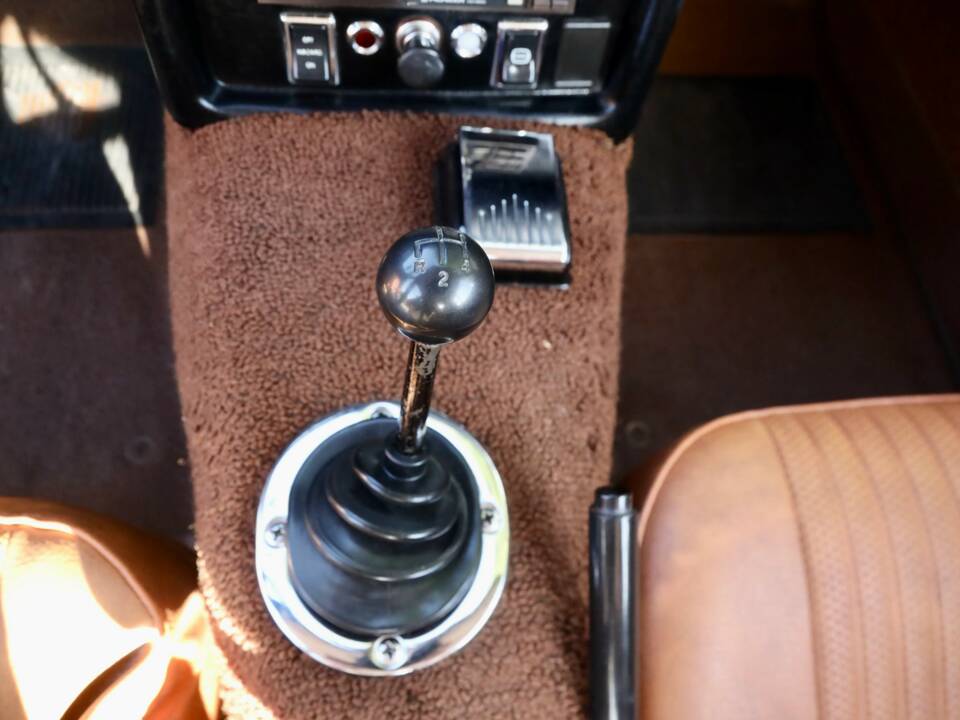 Immagine 8/50 di MG MGB GT (1971)