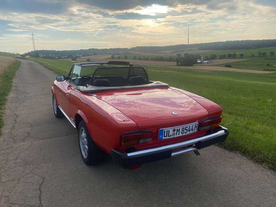 Bild 5/6 von FIAT 124 Spidereuropa (1985)