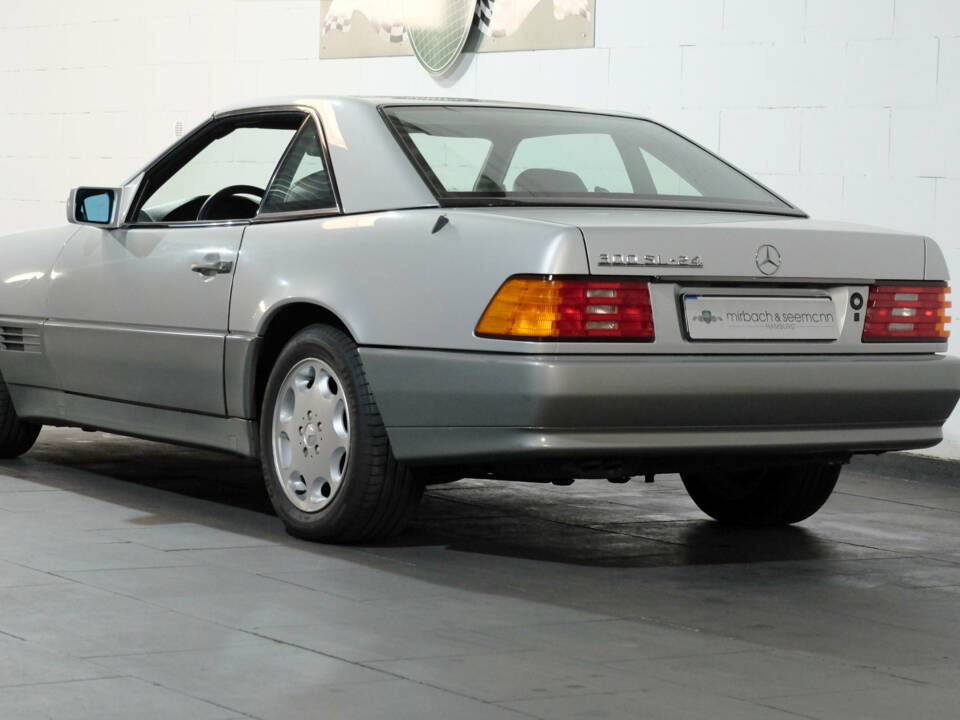 Afbeelding 6/38 van Mercedes-Benz 300 SL (1990)