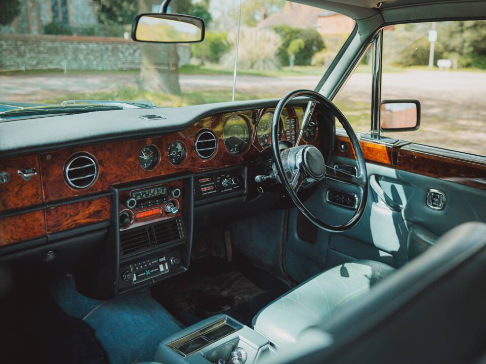 Image 38/42 of Rolls-Royce Silver Shadow II (1977)