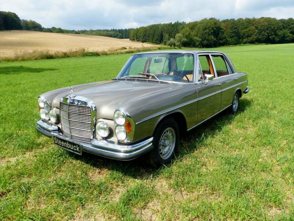 Mercedes-Benz 300 SEL 6.3 Limousine beigegrau metallic  (W 109) 1968