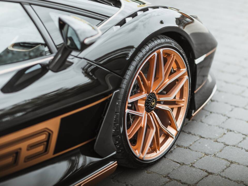 Image 14/68 of Lamborghini Sián FKP 37 (2021)