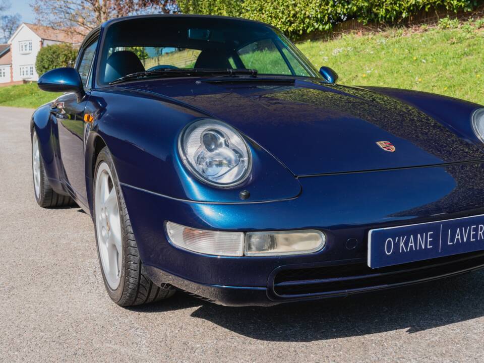 Image 13/52 of Porsche 911 Carrera 4 (1997)