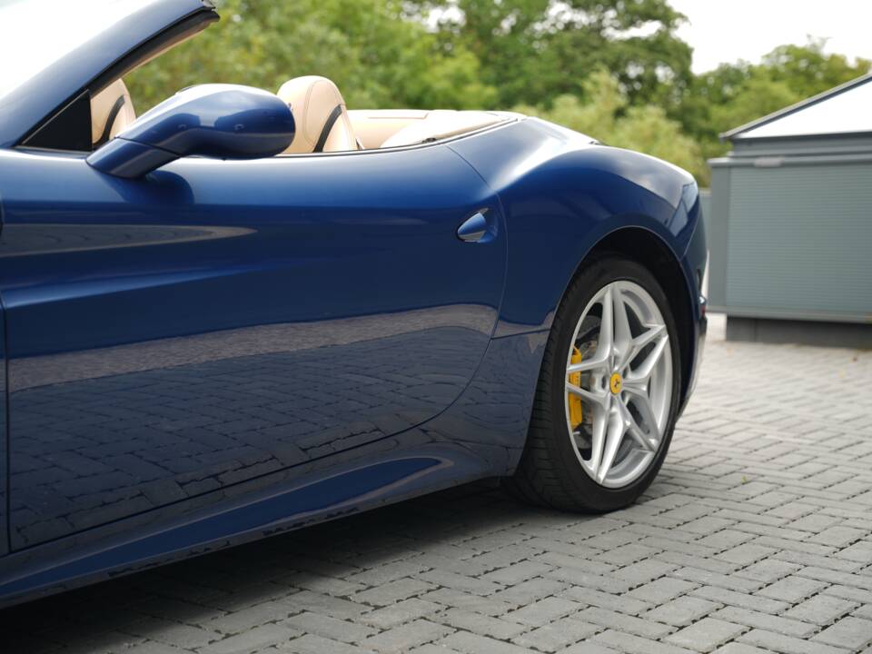 Image 46/50 of Ferrari California T (2015)