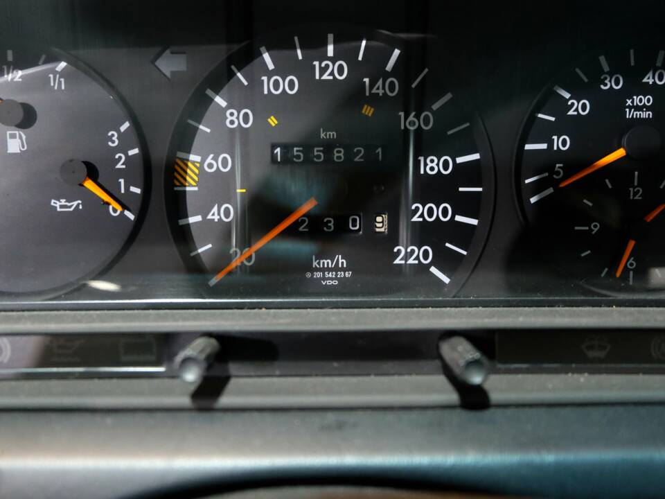Bild 6/32 von Mercedes-Benz 190 E 1.8 (1991)