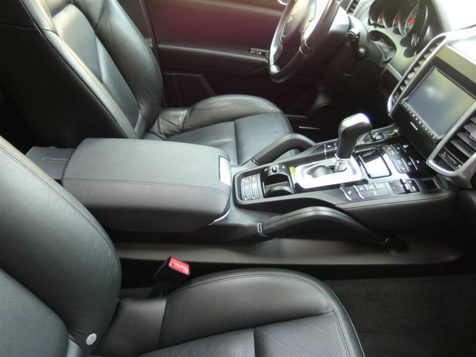 Image 55/98 of Porsche Cayenne S (2010)