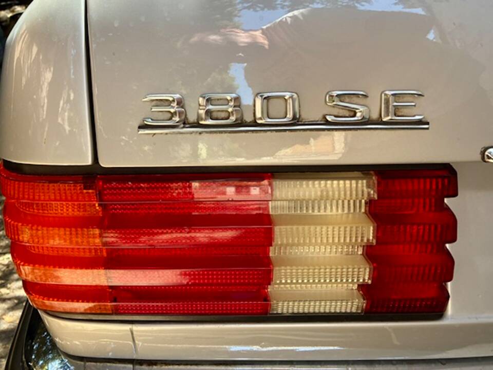 Afbeelding 31/73 van Mercedes-Benz 380 SE (1984)