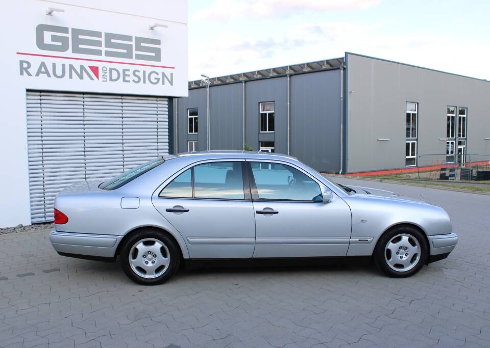 Bild 3/11 von Mercedes-Benz E 280 (1998)