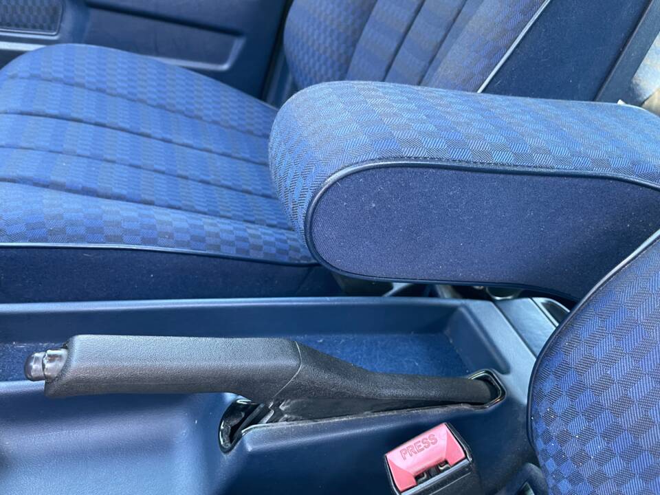Image 21/57 of Mercedes-Benz 190 D 2.5 (1992)