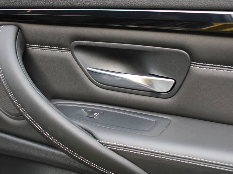 Image 56/98 of BMW M4 (2014)