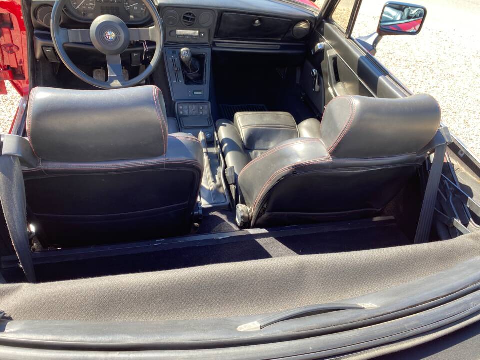 Image 31/56 of Alfa Romeo 2.0 Spider (1986)