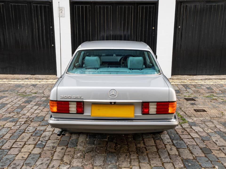 Obraz 43/50 pojazdu Mercedes-Benz 500 SEL (1984)