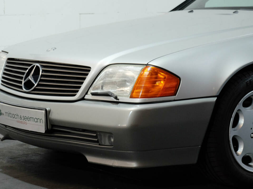 Afbeelding 9/38 van Mercedes-Benz 300 SL (1990)