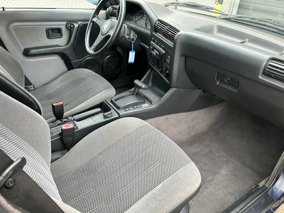 Bild 7/8 von BMW 320i Touring (1989)