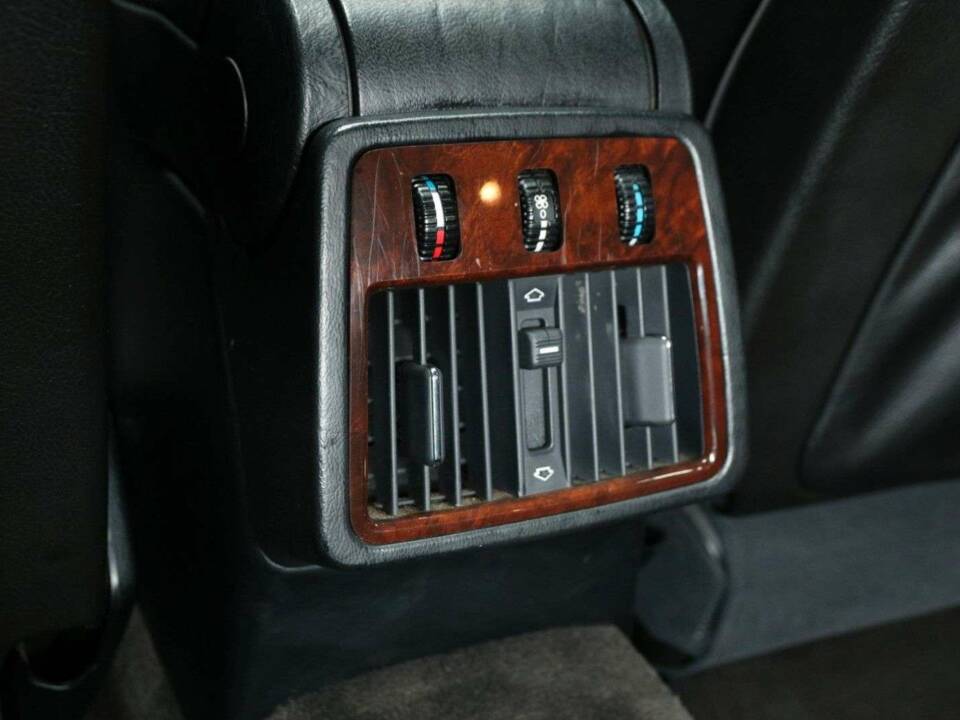 Image 18/30 of Mercedes-Benz 600 SEL (1992)