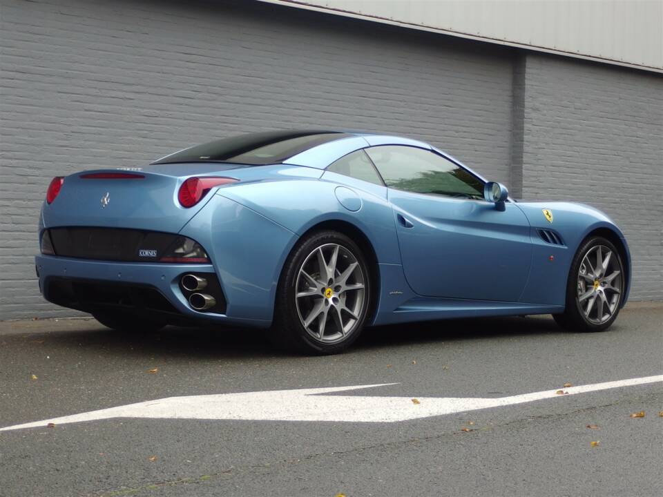Image 3/49 of Ferrari California (2010)