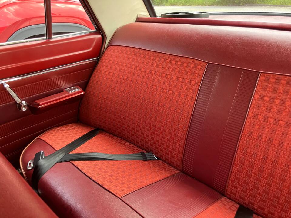 Image 5/8 of Plymouth Valiant 3.7 L (1965)