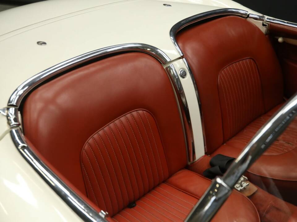 Image 28/50 of Chevrolet Corvette (1954)