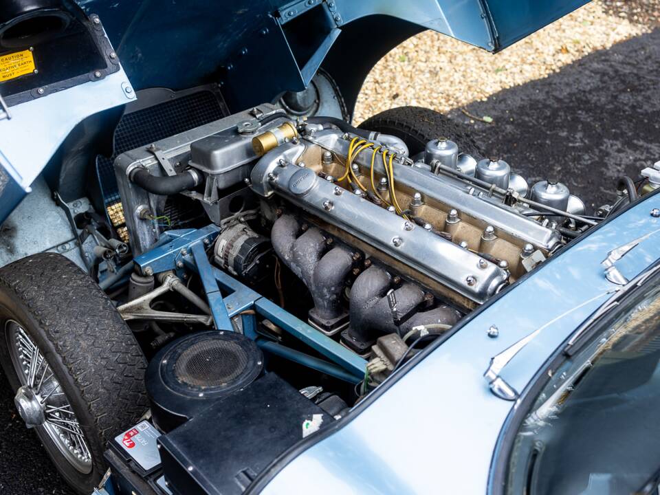 Image 42/46 de Jaguar E-Type "Lightweight" (1963)