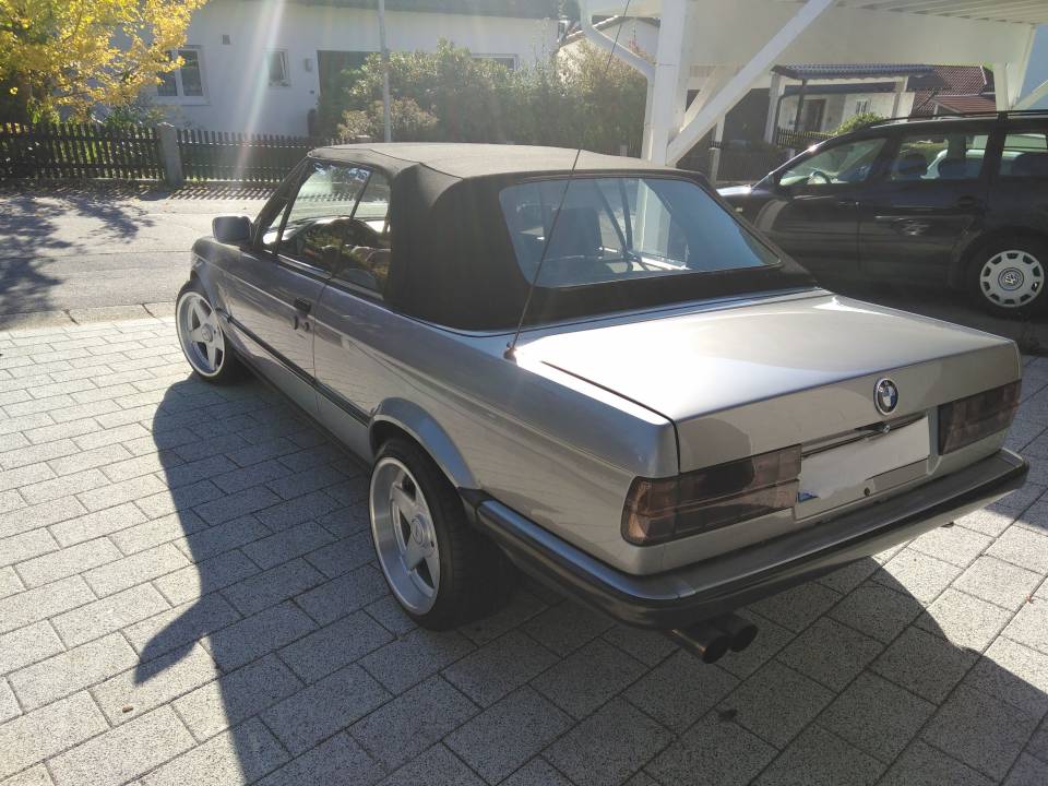 Image 6/21 de BMW 325i (1988)