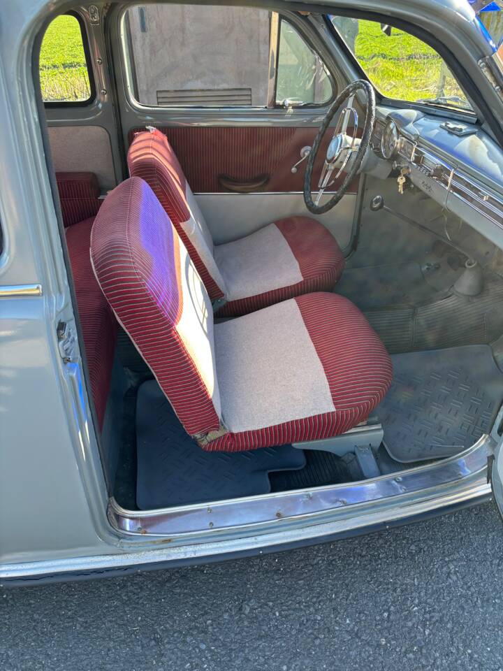 Image 24/133 of Volvo PV 444 (1954)