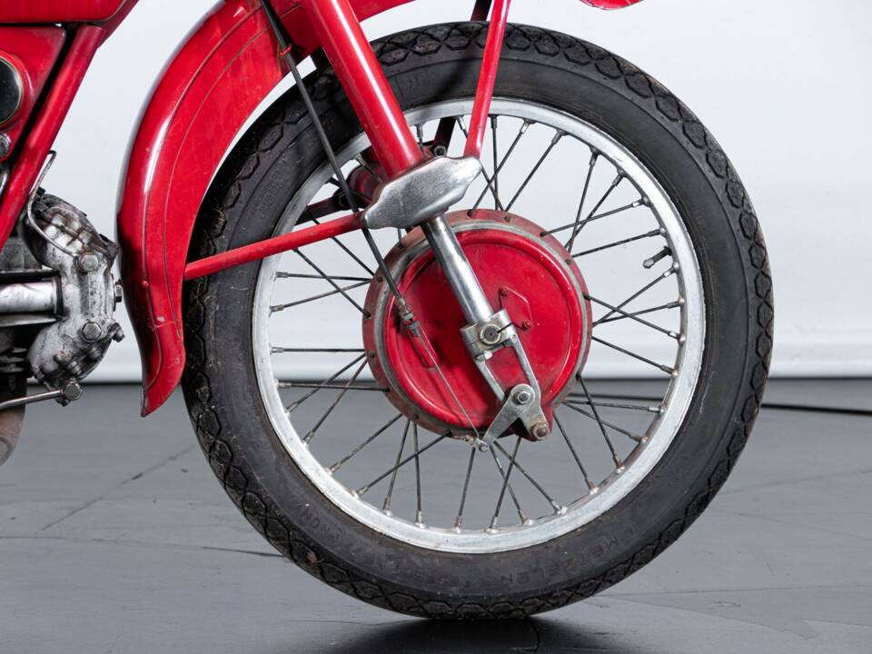 Image 47/50 de Moto Guzzi 250 SS (1950)